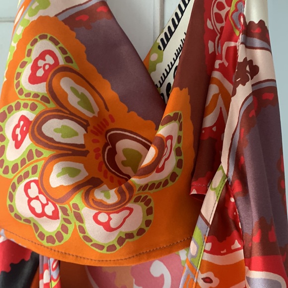 Guess Cropped Halter Top - Picture 6 of 7